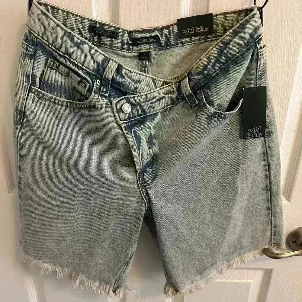 Wild Fable Brand stonewashed high rise jean shorts Bermuda size 6 button fly